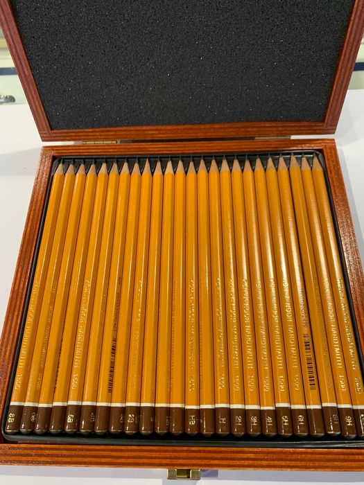 Zestaw ołówków Koh-I-Noor w kasecie drewnianej grafitowe 8B-10H 24 szt
