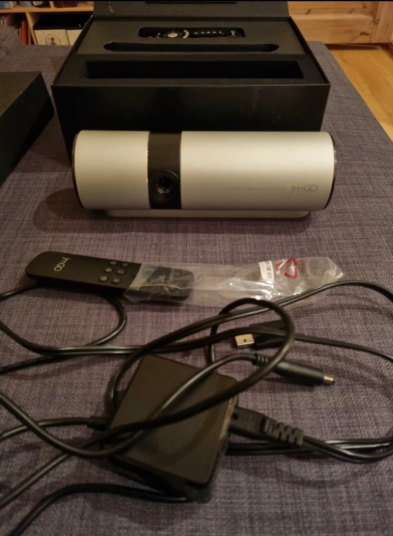 Projektor JmGO P2 Portable Smart Home Theater Projector System