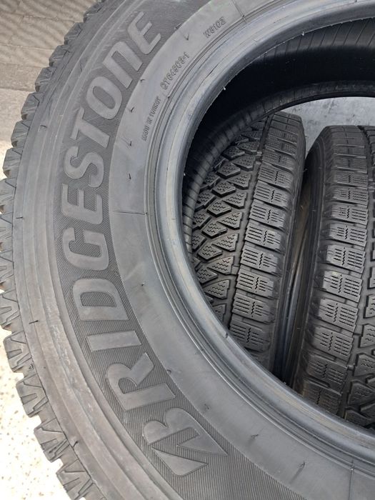 Резина зимова, 215/70 R15C Bridgestone Blizzak W810 (арт. 14323)