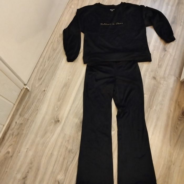 Dresy welurowe dwuczęściowe.