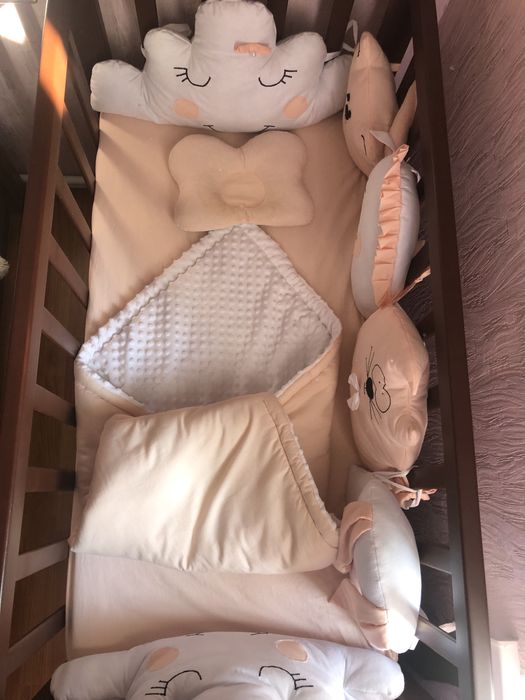 Бортики в колиску для дівчинки