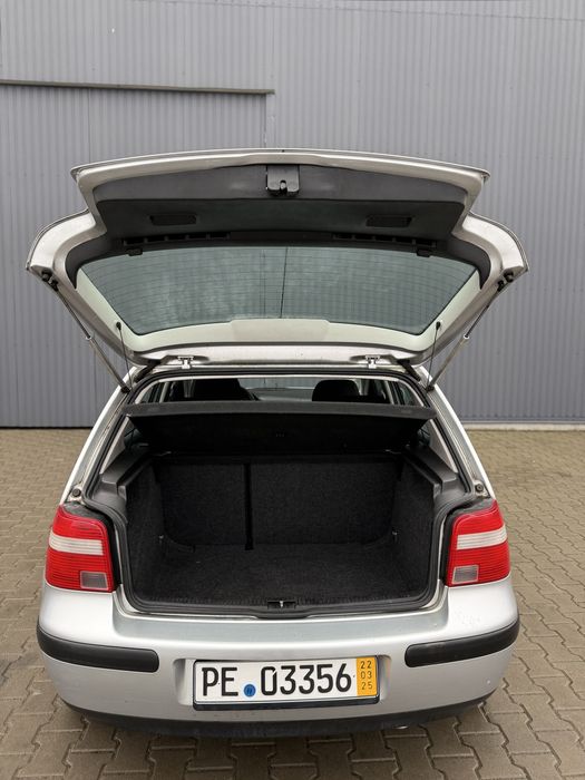 Volkswagen Golf  -2003 року