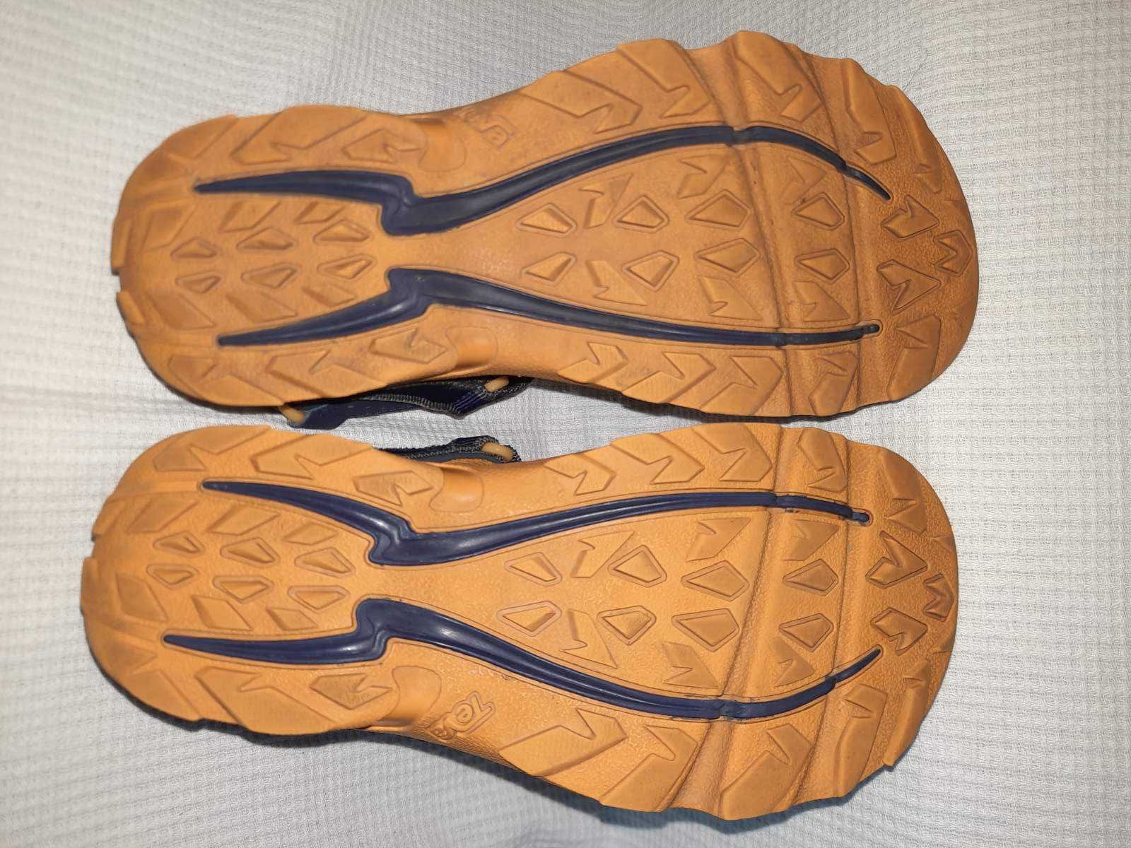 Шльопанці сланці Nike і сандалі босоніжки Teva 32-33 р.
