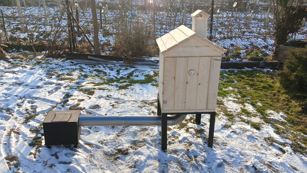 Wędzarnia ogrodowa drewniana