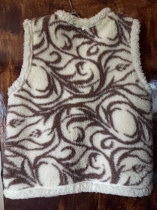 Продаются теплые жилетки из овчины