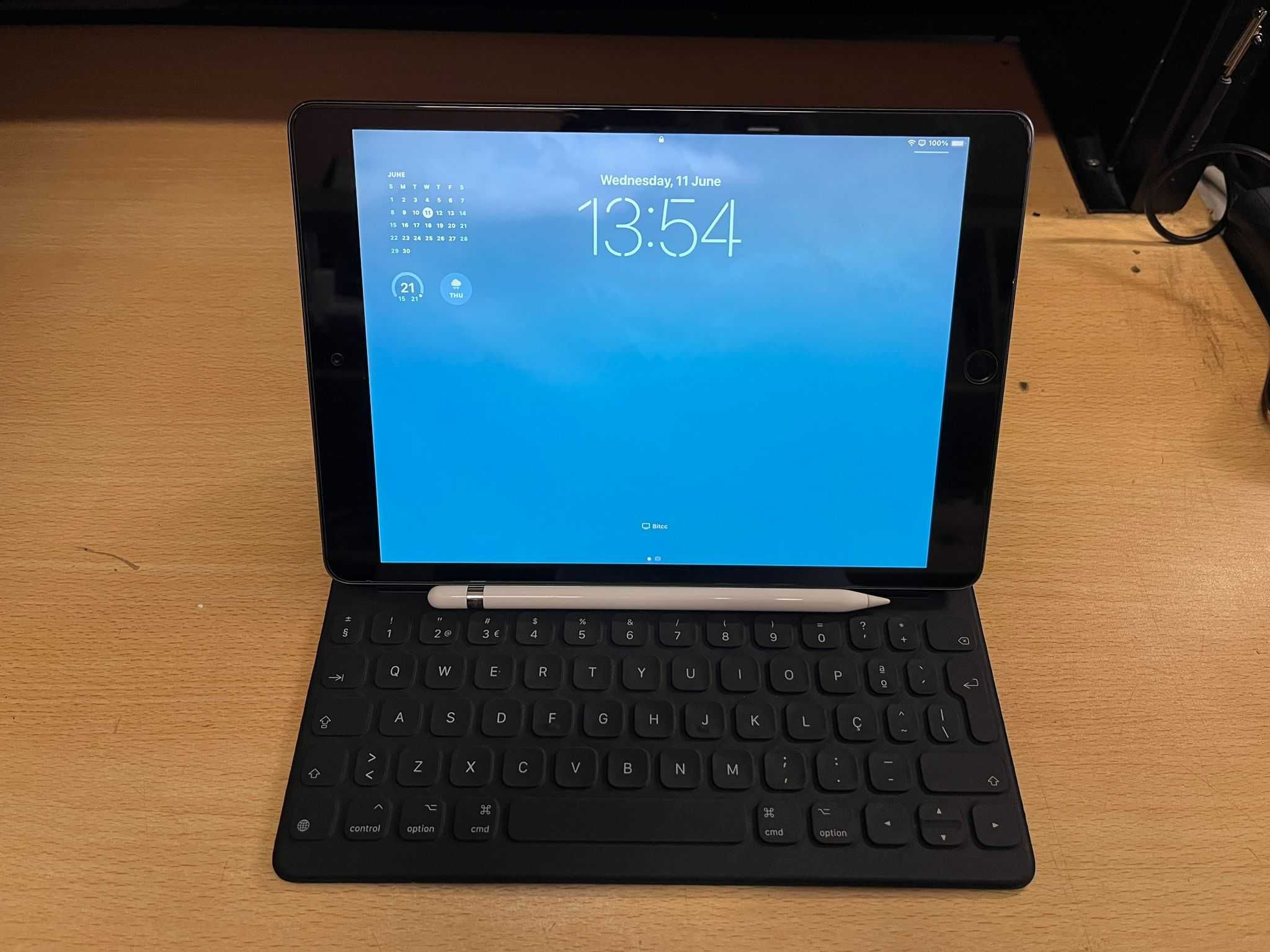 iPad 10.2 7th Gen 32GB Wi-Fi + Capa Teclado Original + Apple Pencil