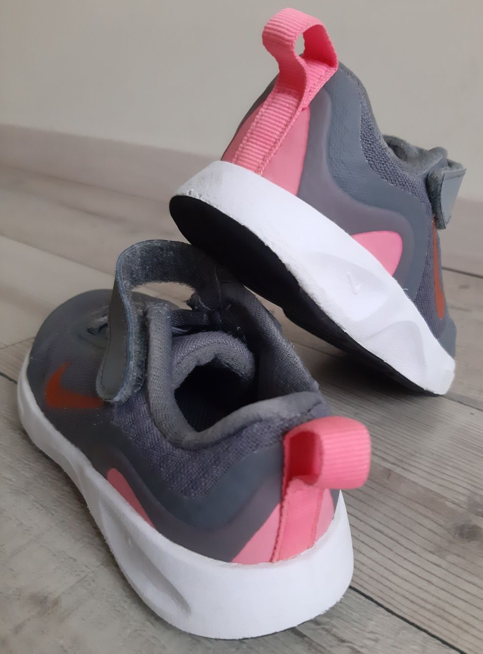 Кросівки NIKE (р.24)