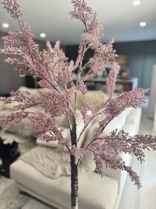 Árvore de Natal tipo sakura com luzes