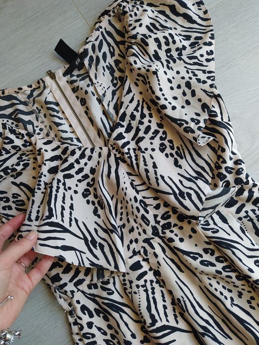 Sukienka kremowa we wzory