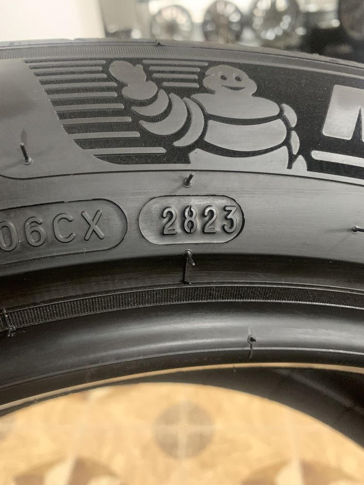 Комплект літніх шин 225/55/18 102V Michelin e-PRIMACY