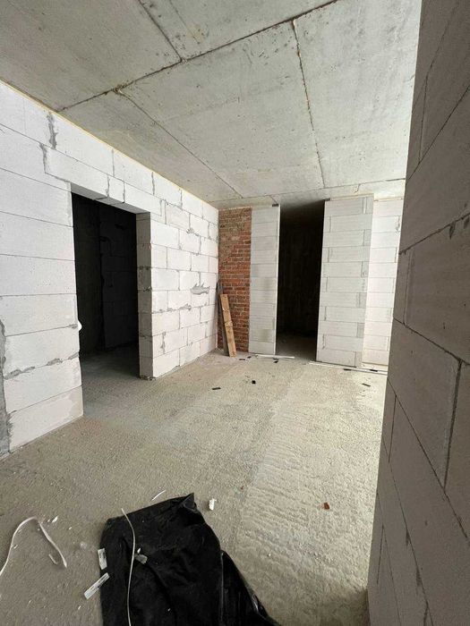 Двокімнатна світла квартира, басейн на будинку