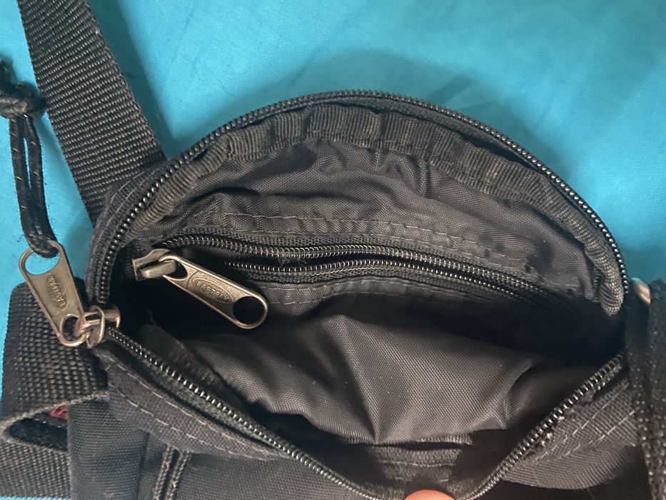 Bolsa Eastpak preta internacional