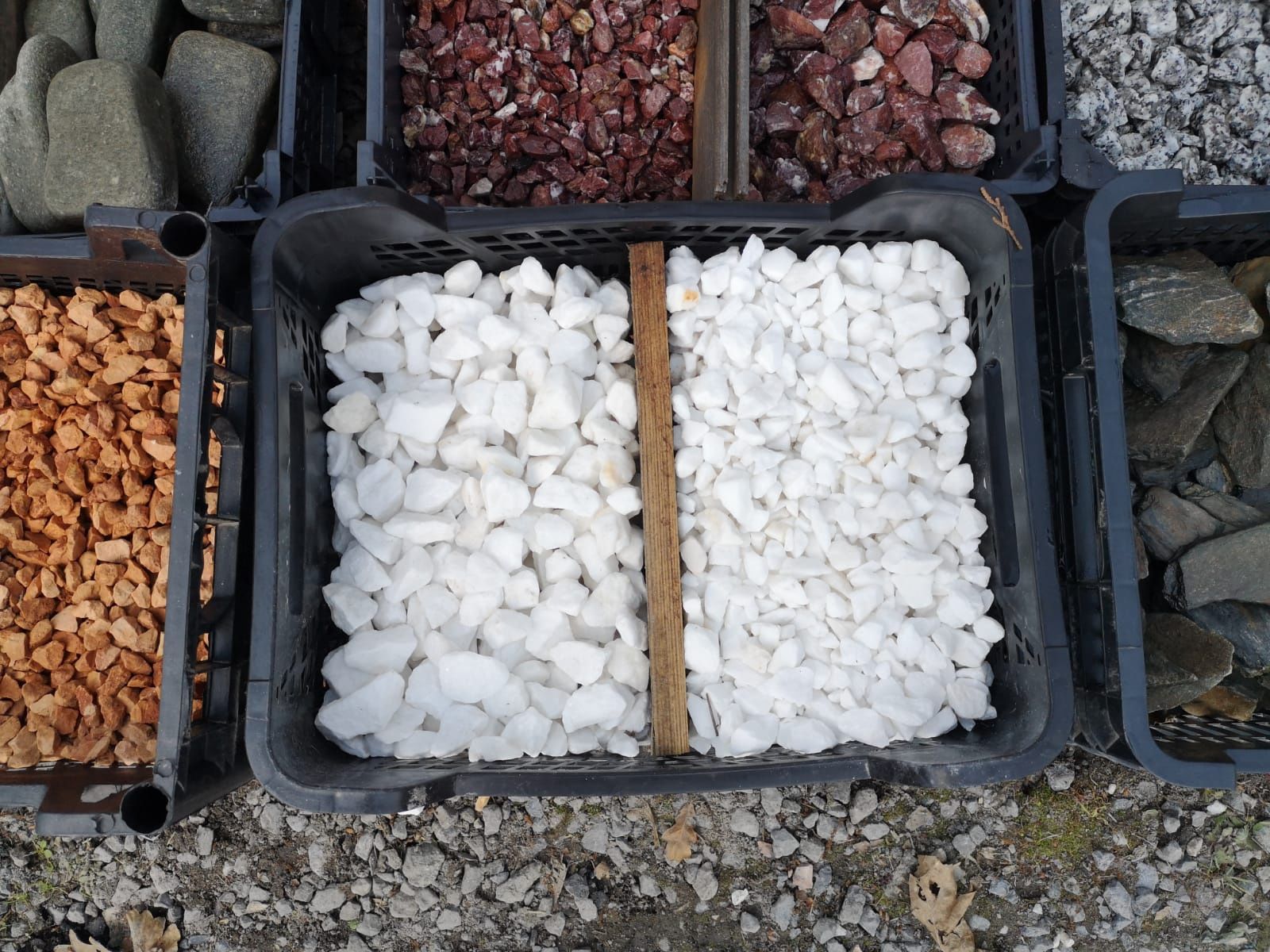 Otoczaki i grysy śnieżnobiałe greckie biały kamień naturalny ozdobny