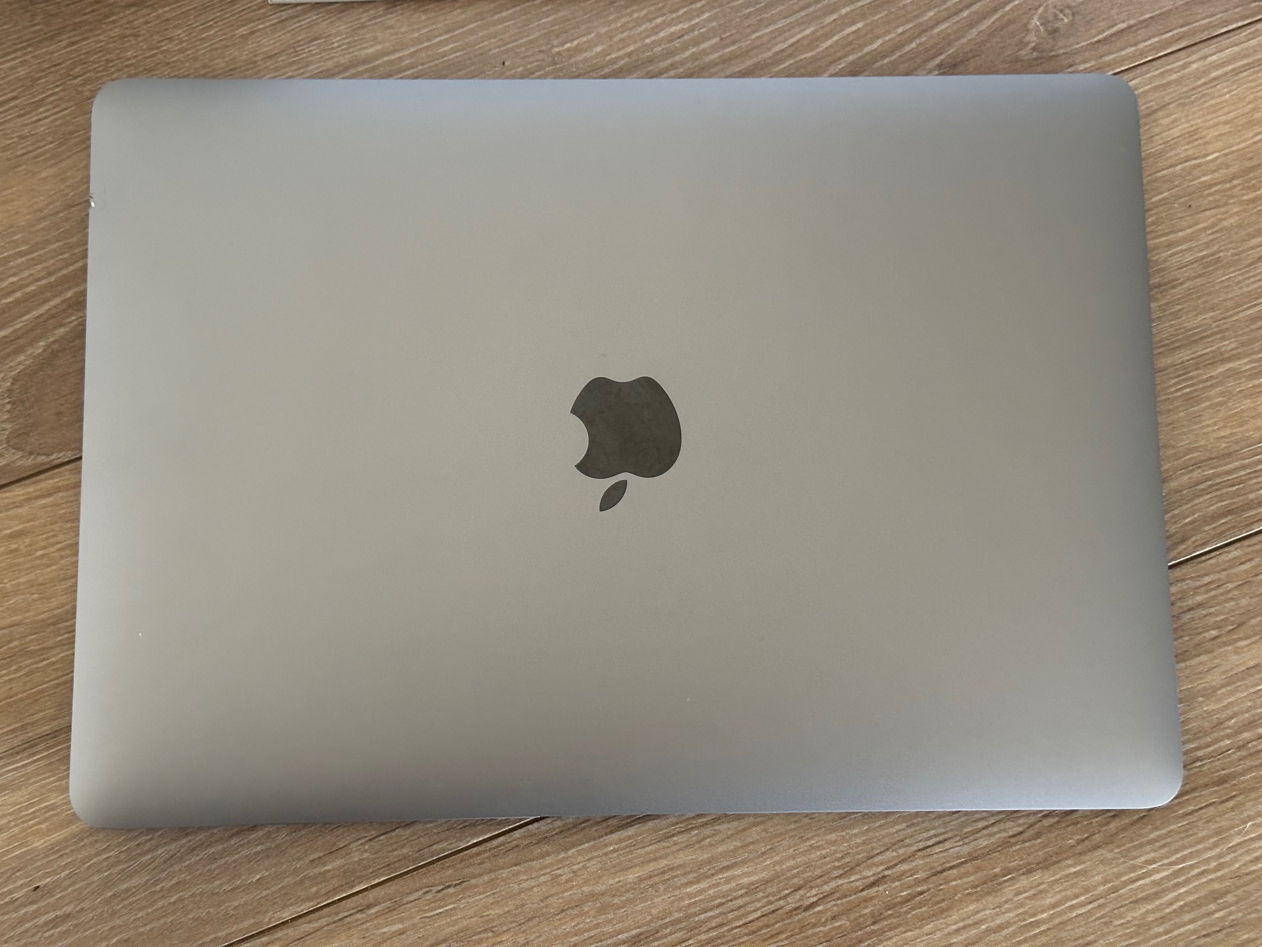 Macbook Air M1 8/256 A2337