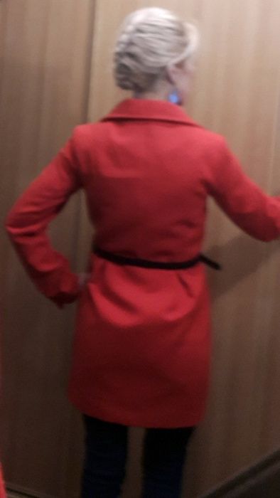 Czerwony płaszcz Reserved