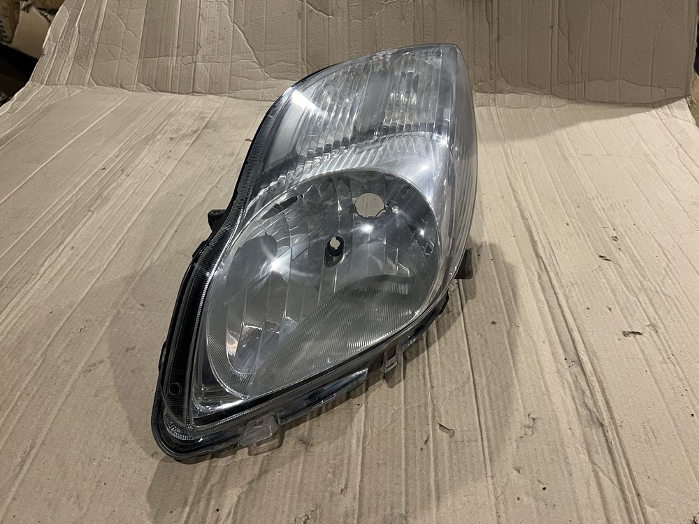 Фара ліва Toyota Yaris 2 2006-2009 Тойота Яріс в наявності.