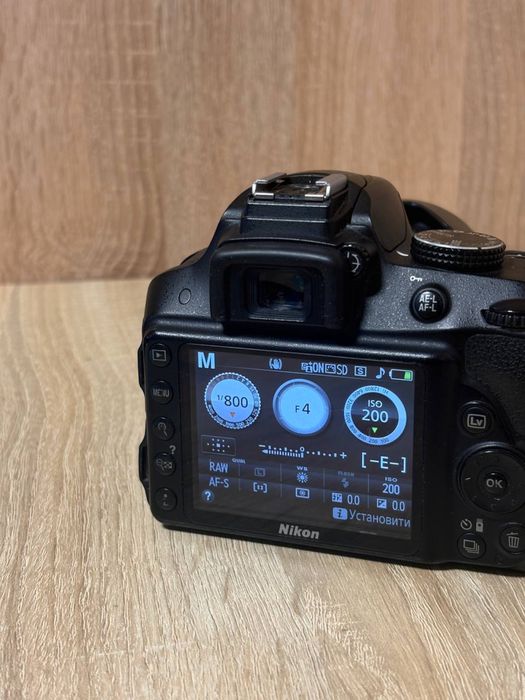Продам камеру Nikon d3300 kit 18-55 + ПОДАРУНОК