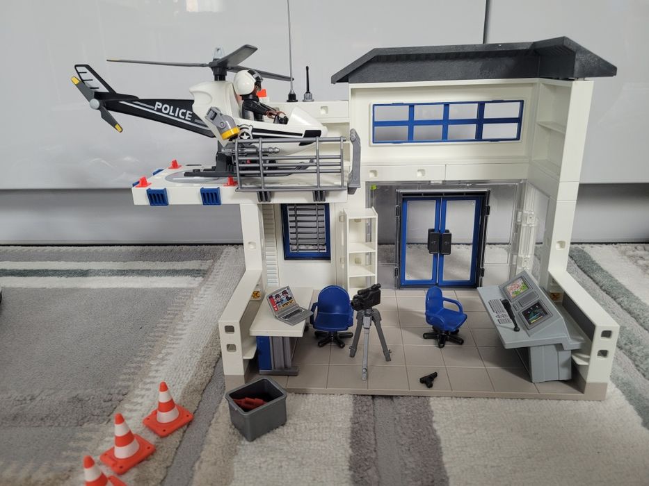 Komenda policji playmobil 9372 zestaw powiększony o auto i figurki