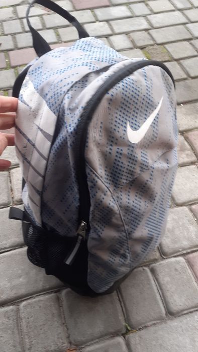Городской рюкзак Nike серого и синего цвета с узором 46*30*18см.