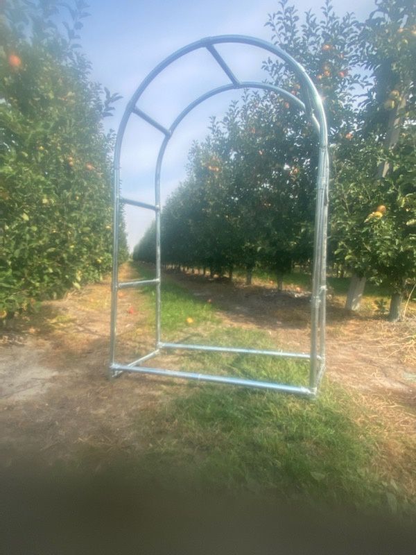Duża solidna pergola