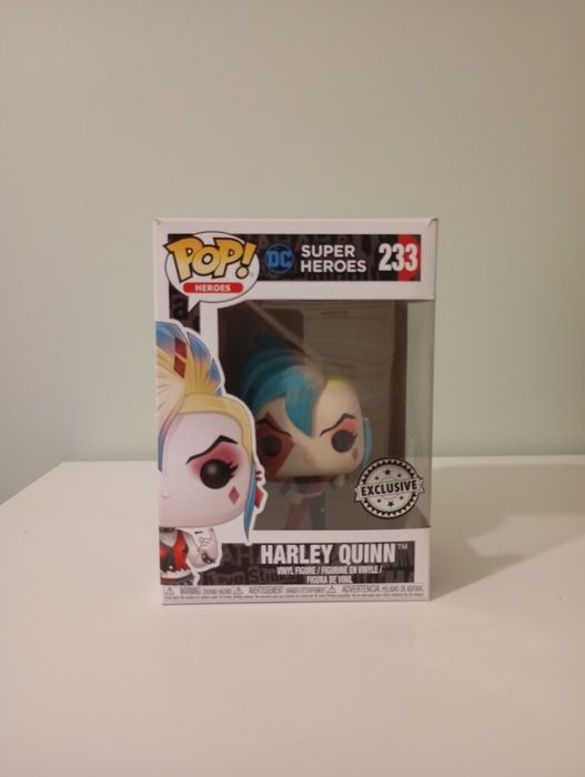 Funko Pop Harley Quinn 233 (edição exclusiva)