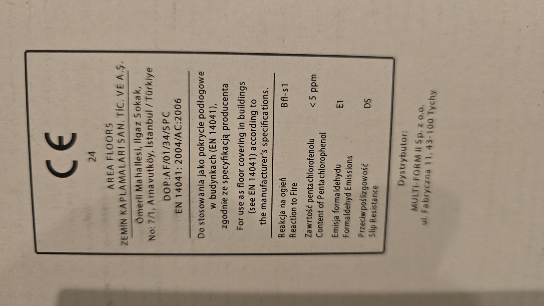 Panele winylowe z podkładem z twardym rdzeniem.