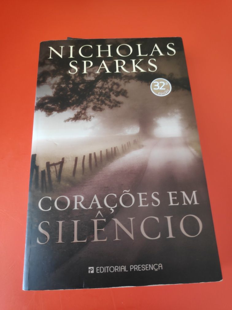 Livro " Corações em silêncio"