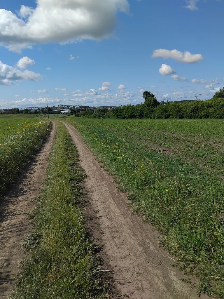 Земельна ділянка під житлову забудову