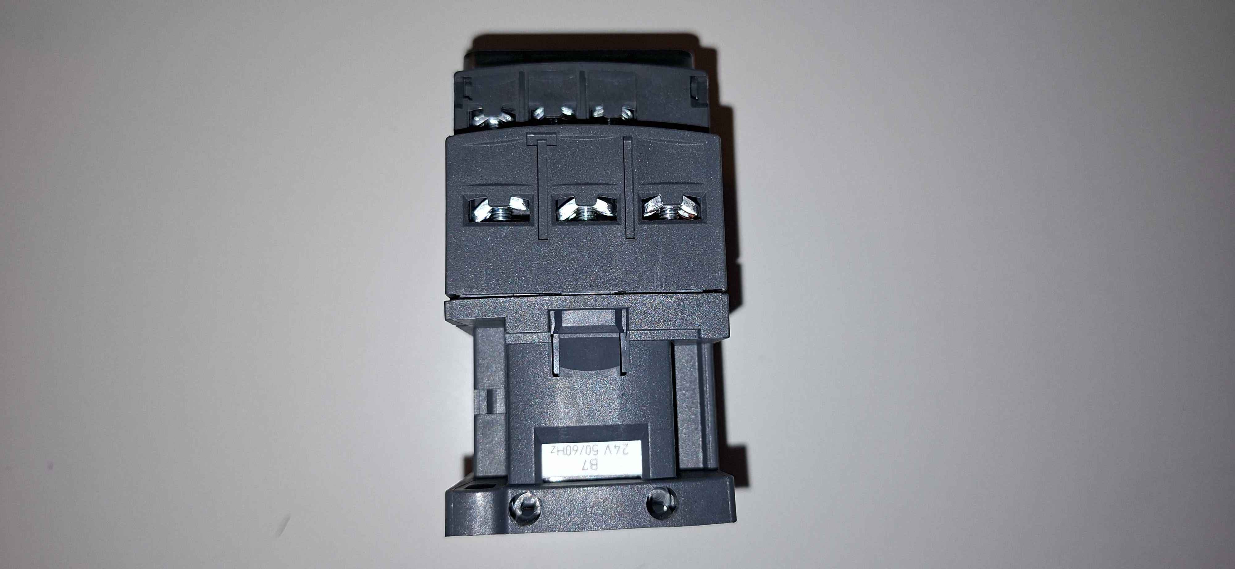 Stycznik mocy Schneider LC1D18B7 18A 24V AC