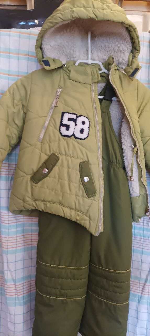 зимний комплект на 3-4 года комбинезон и куртка