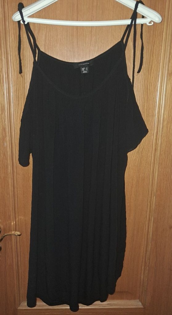 Vestido de verão com alças ajustáveis