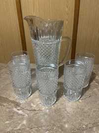 Zestaw - dzbanek z 5 szklankami ze szkła ozdobnego z okresu okresu PRL