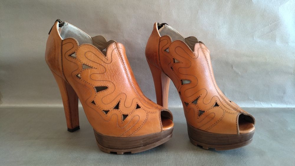 Sapatos de senhora tamanho 35