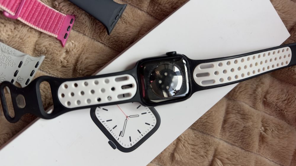 Apple Watch series 7 41 mm + pasek Karl Lagerfeld