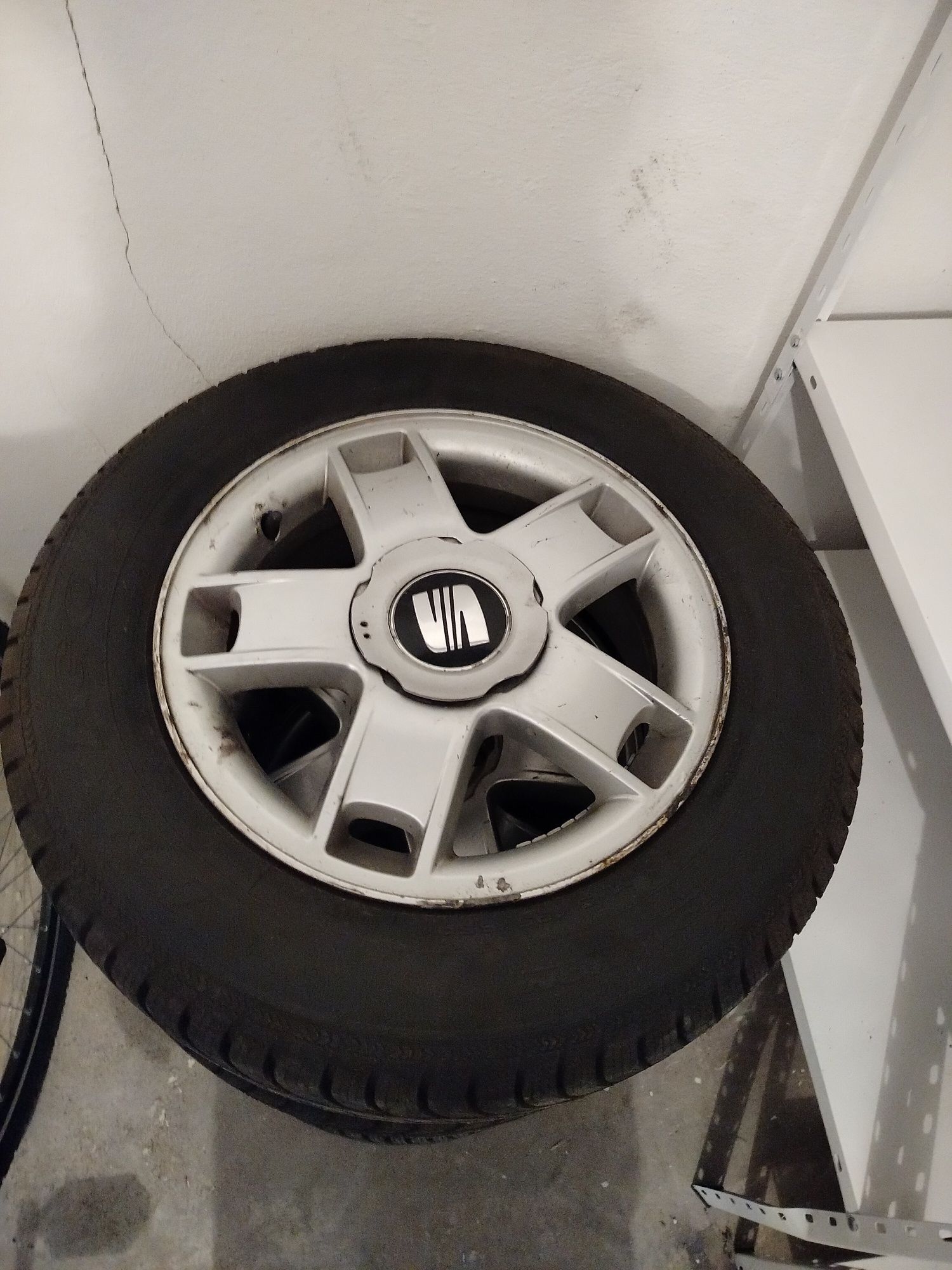 Sprzedam felgi z oponami SEAT LEON,IBIZA, PASUJA TEZ DO VW