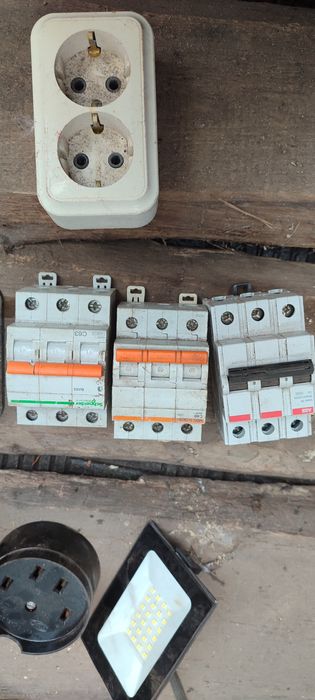 Продам електротовари.