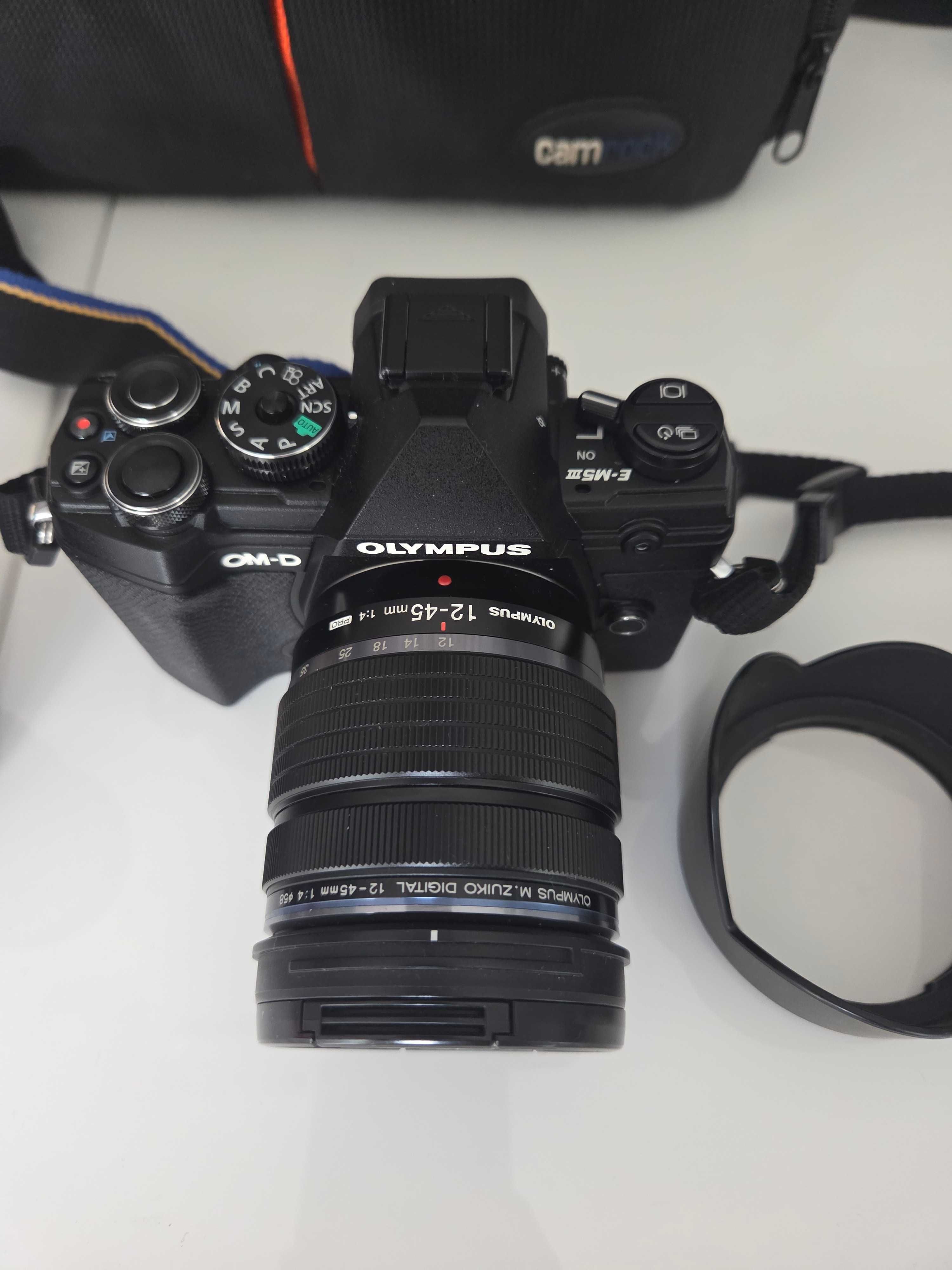 Aparat bezlusterkowy Olympus OM-D E-M10 Mark III body i dwa obiektywy