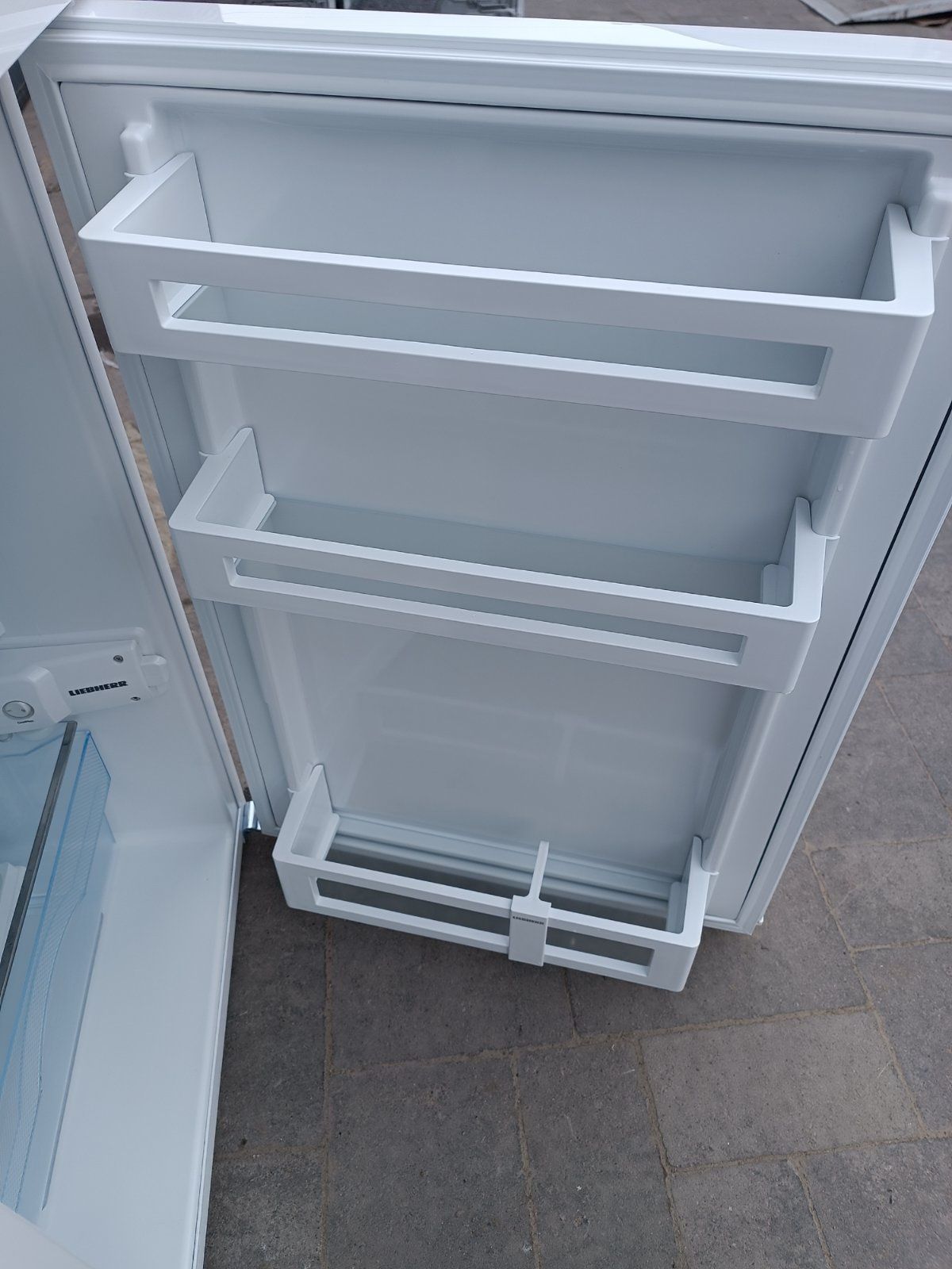 Холодильник з морозильной камерою LIEBHERR 1404 /0.85 см