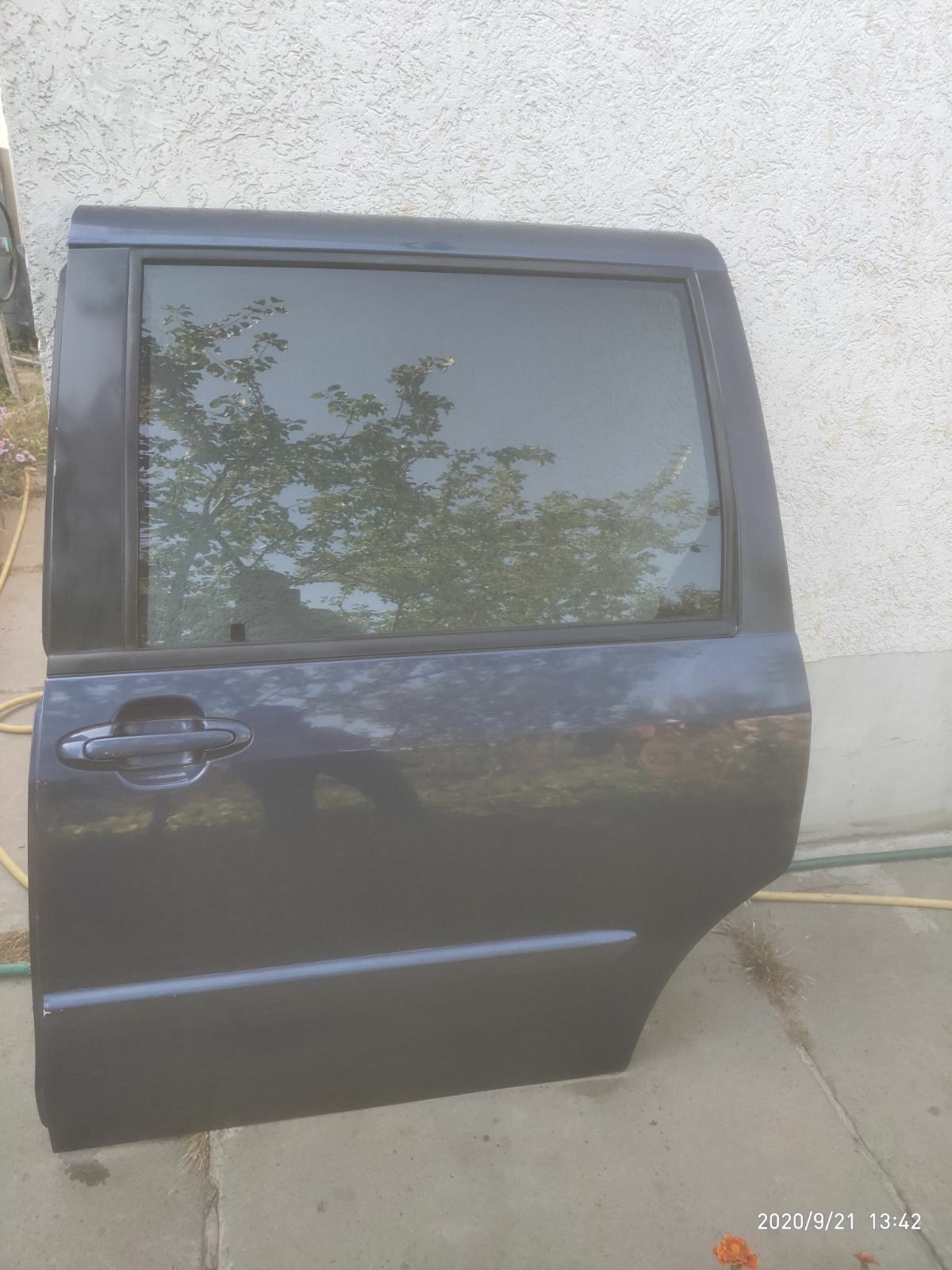 Капот на мазду MPV 2004 гг