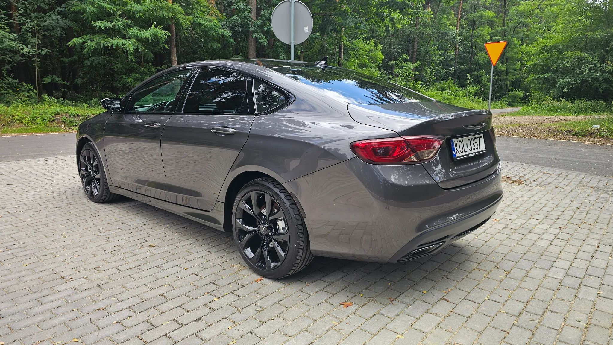 Chrysler 200