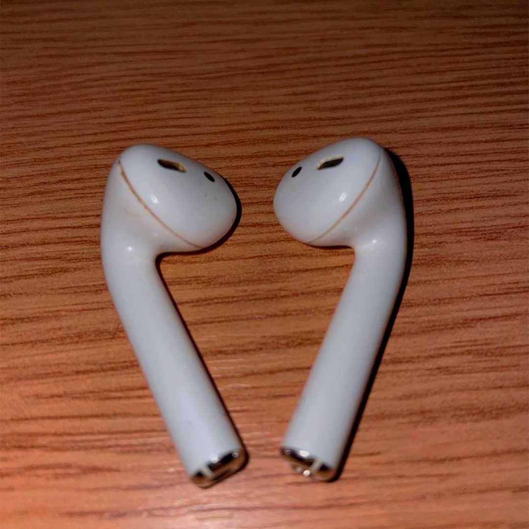 Airpods 2 Оригинал / правый наушник НЕРАБОЧИЙ / коробка в комплекте