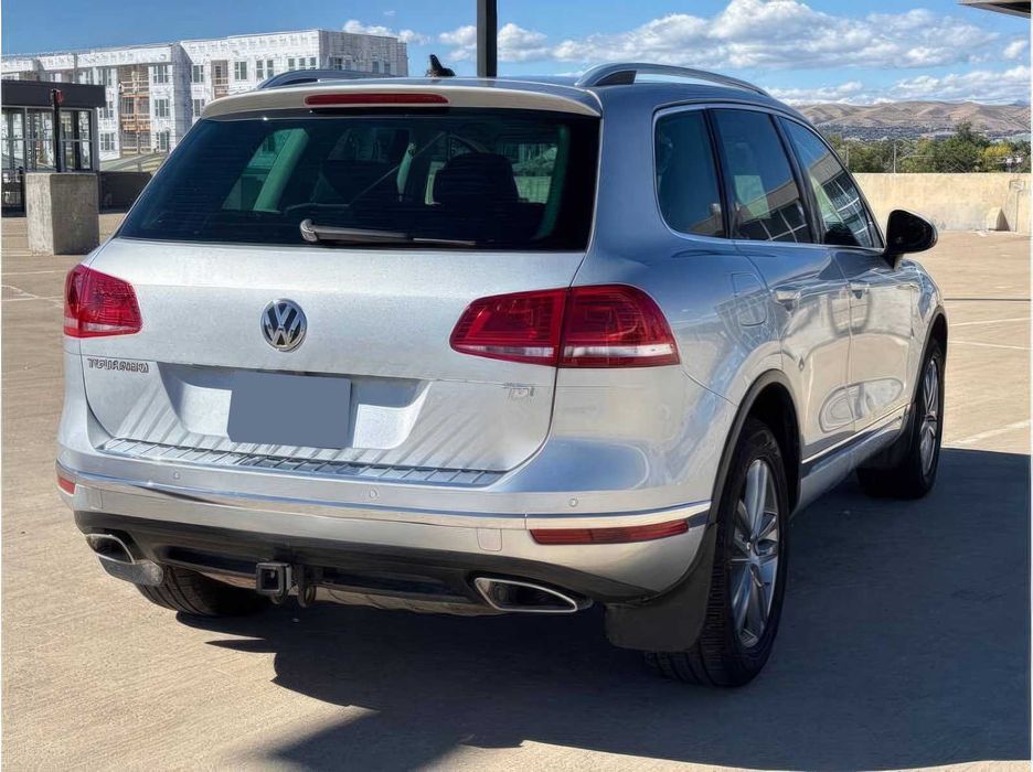 Volkswagen Touareg      2015