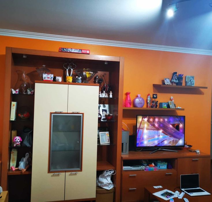 Móvel de sala, com muita arrumação