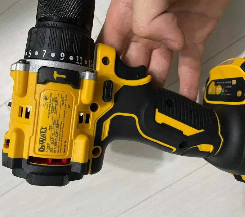 Крутой бесщёточный шуруповёрт DEWALT 20V MAX DCD805 ударный импакт