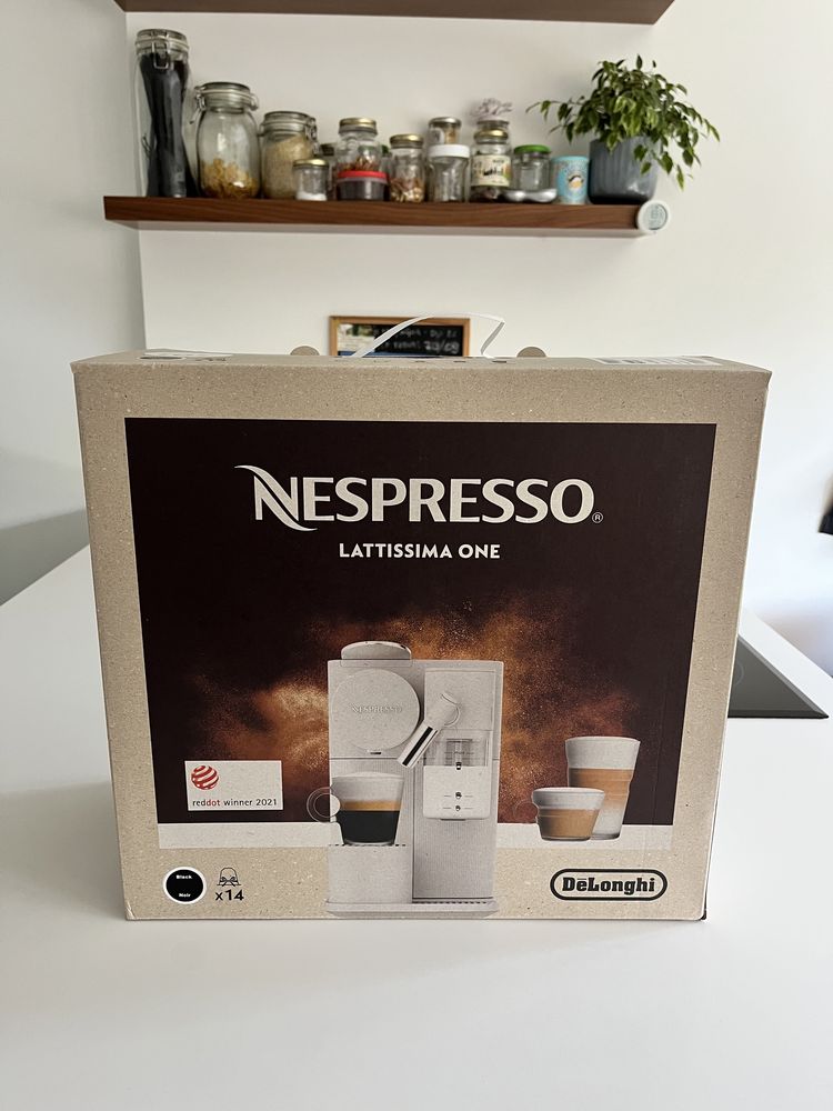 Nespresso Lattissima One - nova em caixa com garantia