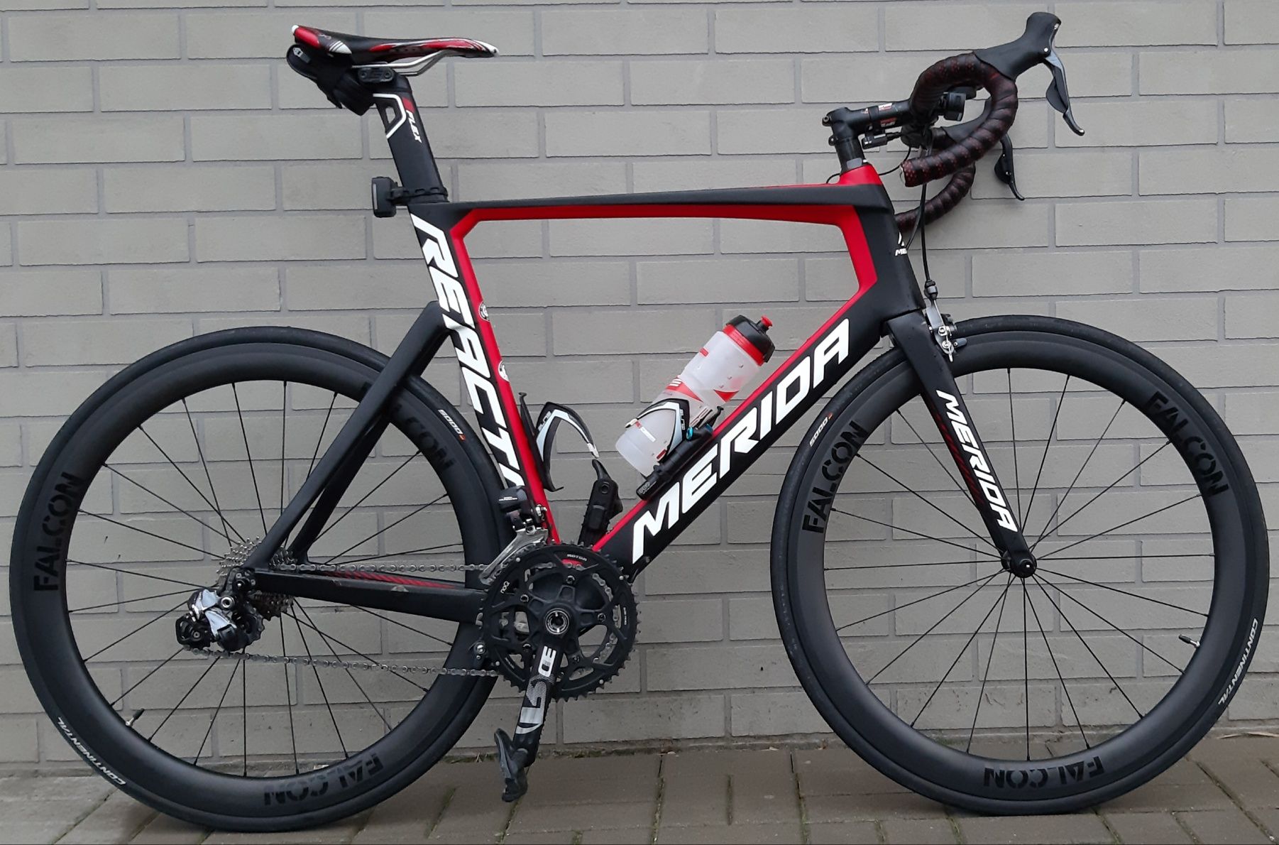 Rower szosowy Aero Merida Reacto 7000e Di2, carbon karnonowy