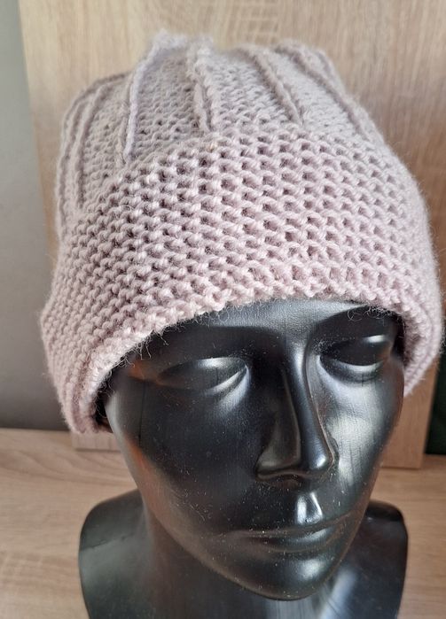 Czapka z wełny  dwu stronna.