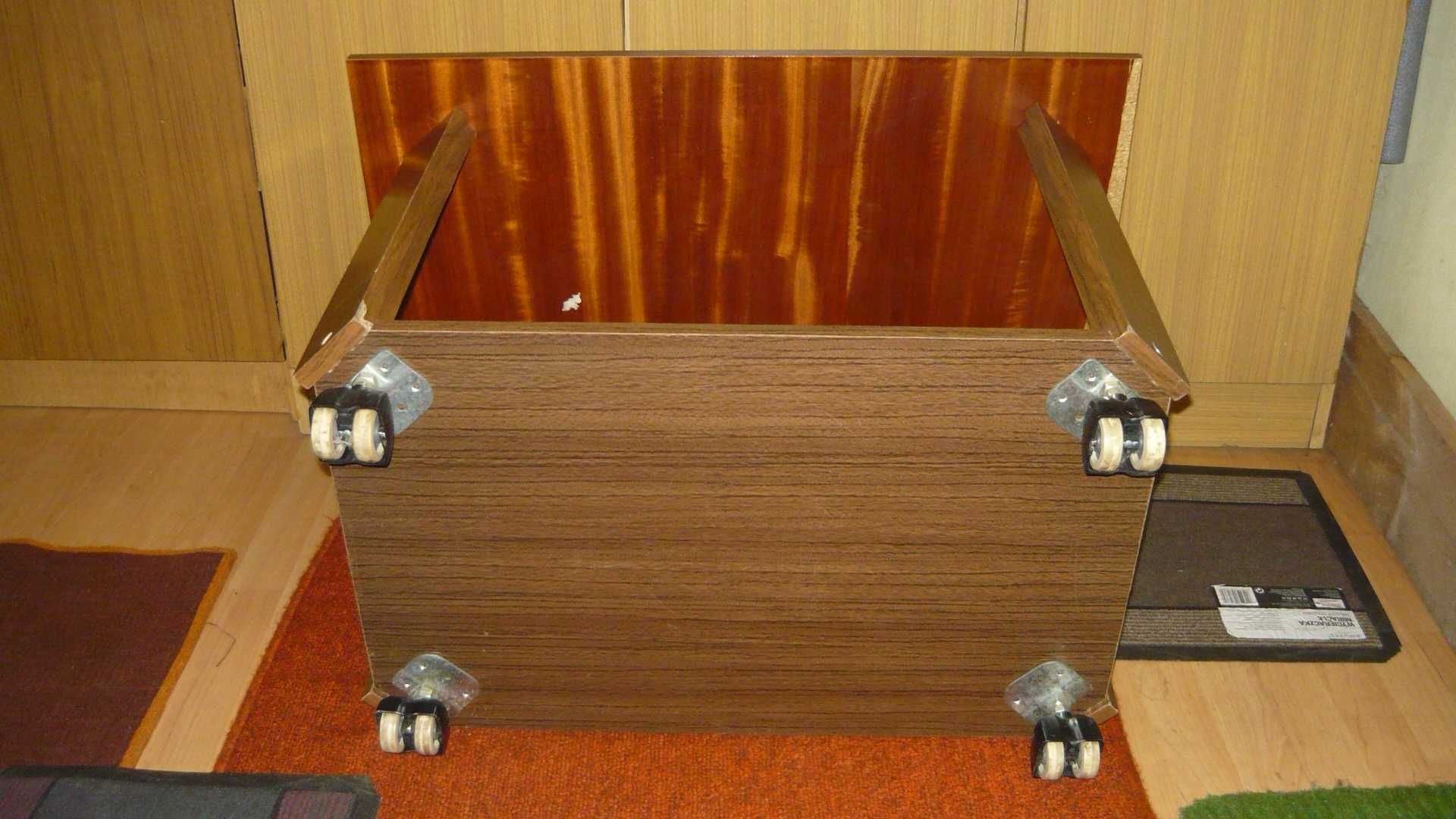 Stolik z intarsją 80x56x52 wys. na kółkach kawowy mała ława