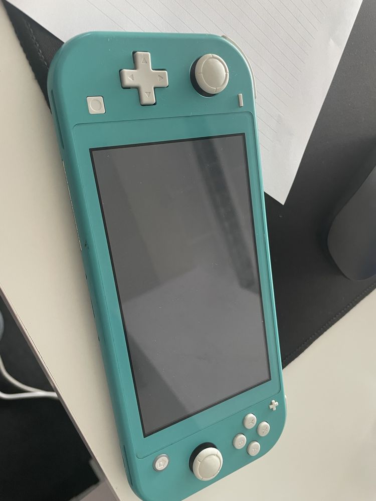 Nintendo Switch Lite com capa e carregador