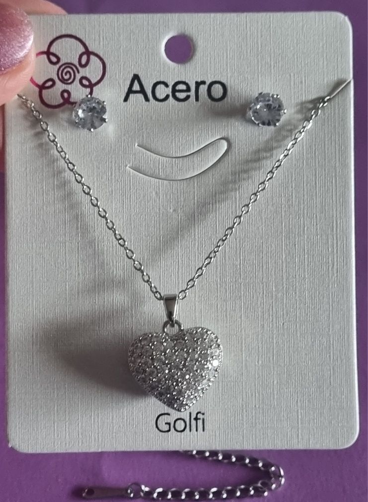 Conjunto prateado (colar e brincos), em aço, coração de zirconias.